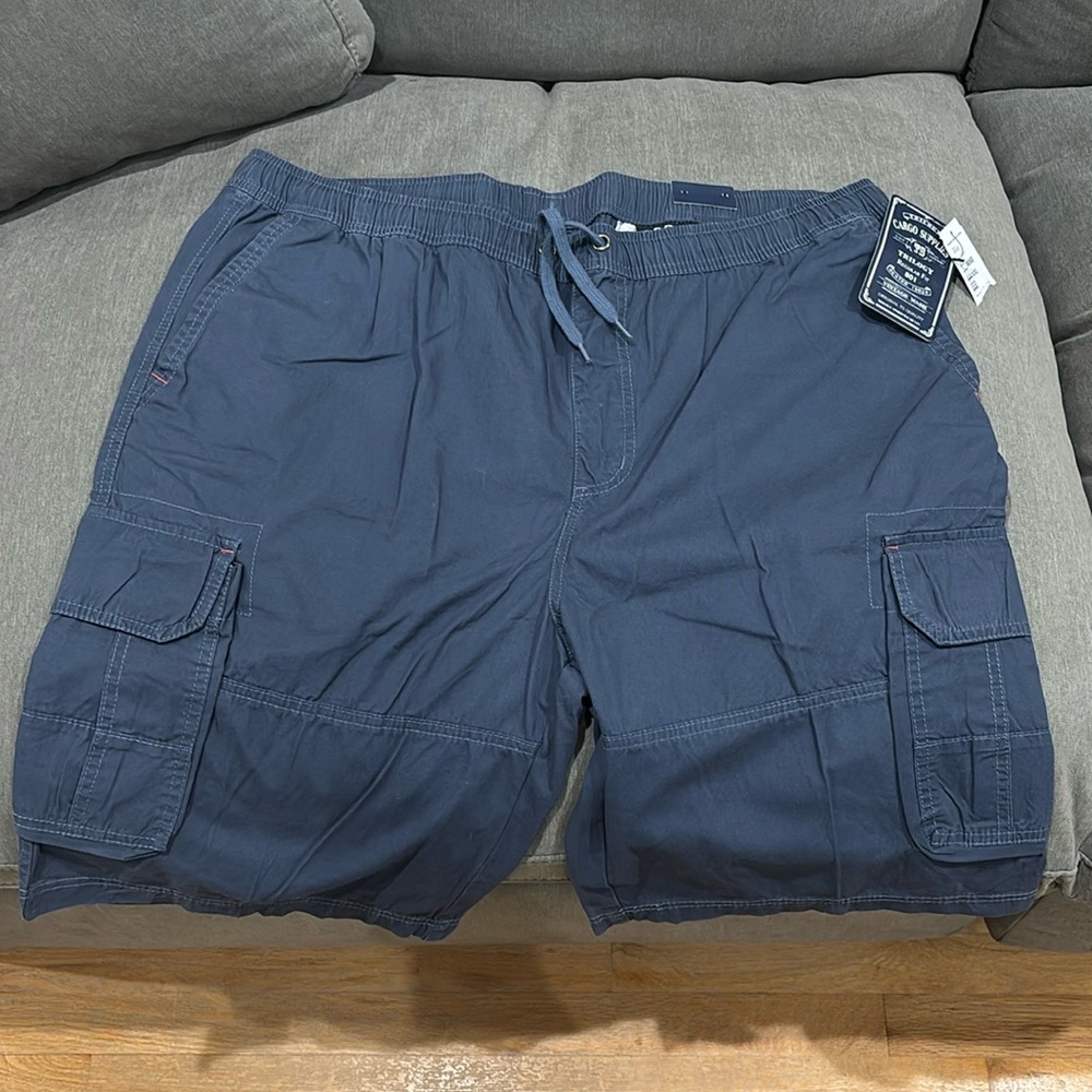 Navy cargo shorts XXL - NEW WITH TAGS